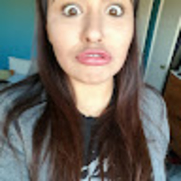 Meet your Posher, Cynthia - Picture 1 of 1